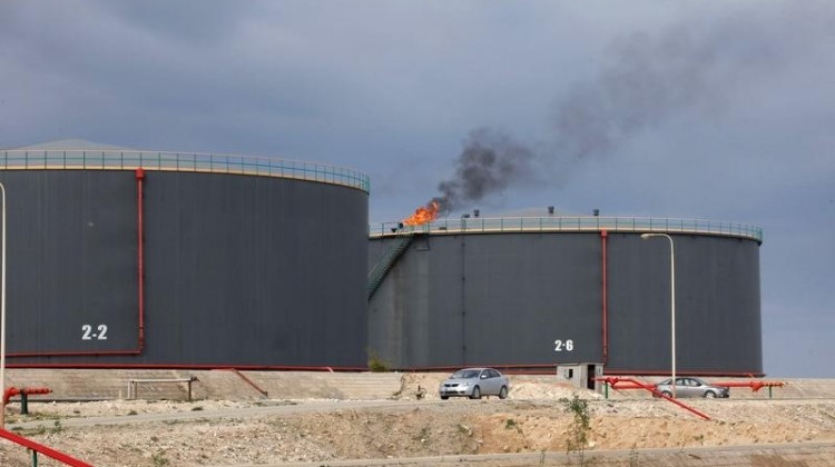 Нефтехранилища на НПЗ в Эз-Завие